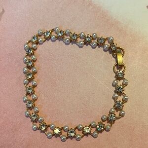 Elegant Gold and Pearl Bracelet